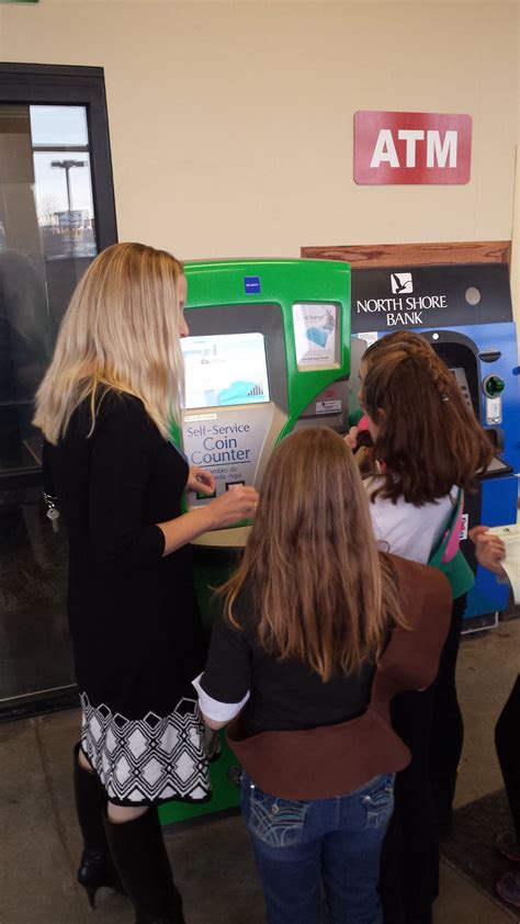 Girl Scouts Visit North Shore Bank S Green Bay East Branch Girl Scouts North Shore Green Bay