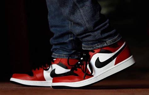Insider access to the air jordan 1 retro 'chicago'. Jordan 1 Mid Chicago Red Black Toe 554724-069 - Fastsole