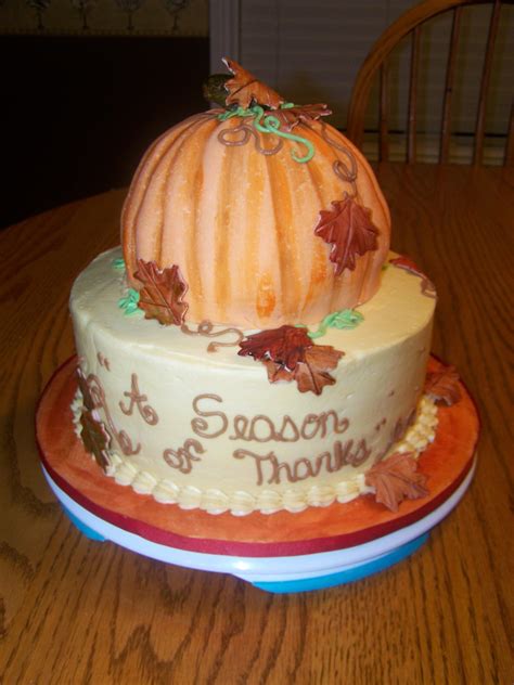 It's so festive for the holidays and it's a perfect centerpiece on your thanksgiving table. Thanksgiving Cake (With images) | Birthday cake decorating ...