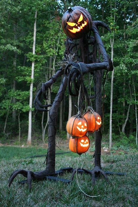 25 The Most Creepy Halloween Decoration For Front Yard