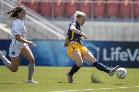 Amy Rodriguez Goal Lifts Utah Royals Fc Over Sky Blue Fc In Nwsl