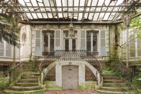 Stunning Abandoned Homes Are Surprisingly Full Of Life“abandoned Homes