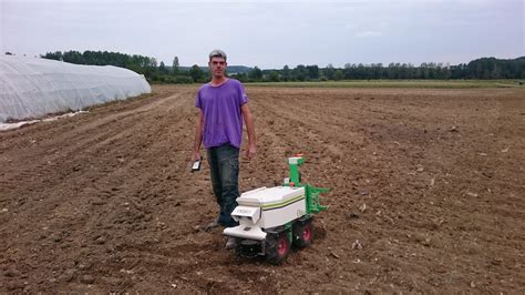 How The Oz Agricultural Robot Helps Save Vegetable Crops Naïo