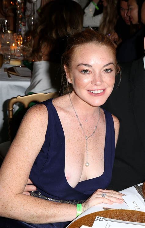 Lindsay Lohan Nip Slip 5 Photos Thefappening