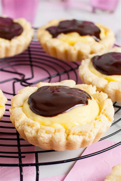 Copycat Crumbl Boston Cream Pie Cookies Bread Booze Bacon