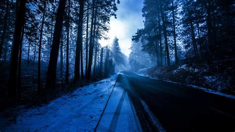 Обои лес зимняя дорога зима облако атмосфера 4k Ultra Hd бесплатно