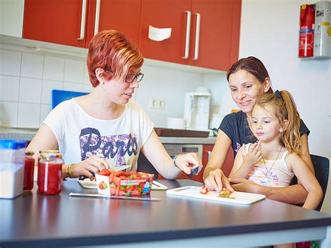 Wir sind ihr kompetenter partner in der arbeit für und mit kindern und stehen für schnelles, innovatives, projektbezogenes handeln. #wirtun - Wir helfen Frauen in Not: Caritas Österreich