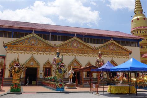 The main reason tourists visit wat pho (pronounced wat po) is to see the reclining buddha statue. Visiting the Reclining Buddha Temple (Wat Chayamangkalaram ...