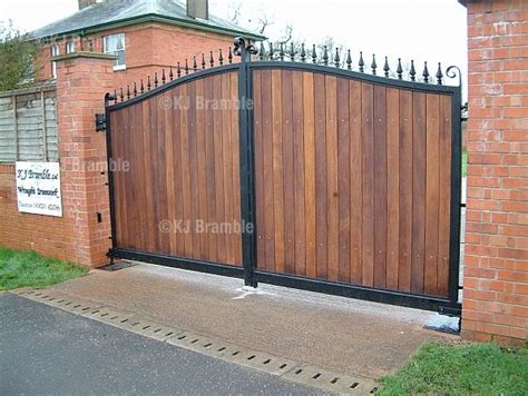 Main Entrance Gate Design And Material For Enhancing Your