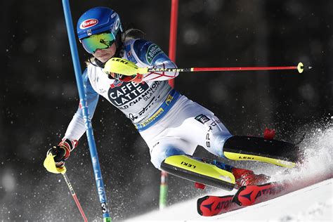 Shiffrin breaks down in tears as she finally lifts giant slalom crystal globe. Jasna - Mikaela Shiffrin devance Petra Vlhova - Sports ...