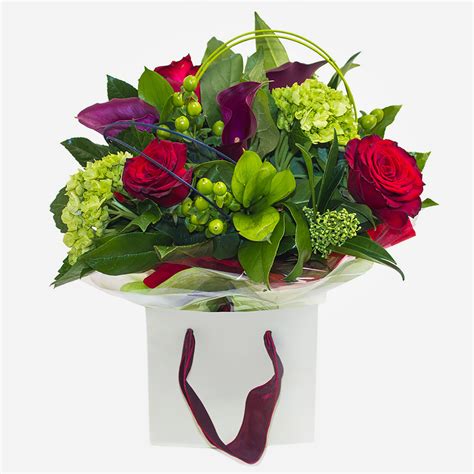 International florist delivery to 80 countries. Send flowers to the UK from Australia.