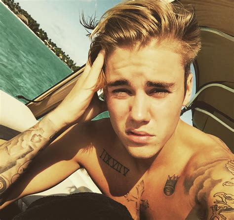 Pictures Celebrities Who Take The Most Selfies Justin Bieber Selfie