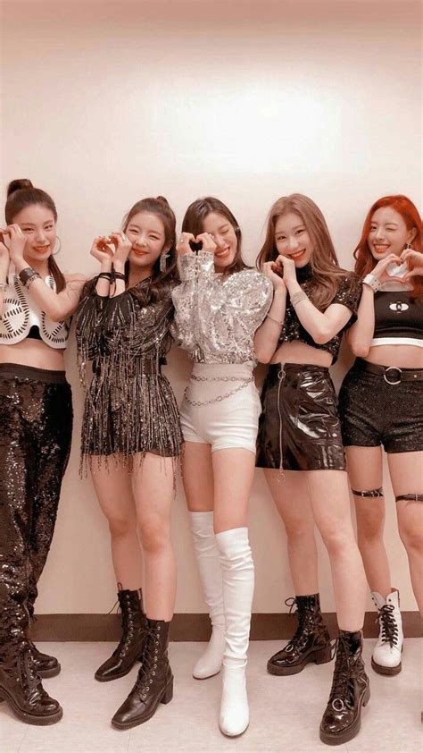 See more ideas about lia, itzy, kpop girls. Itzy wallpaper lockscreen #Lia #Ryujin #Yeji #Yuna # ...