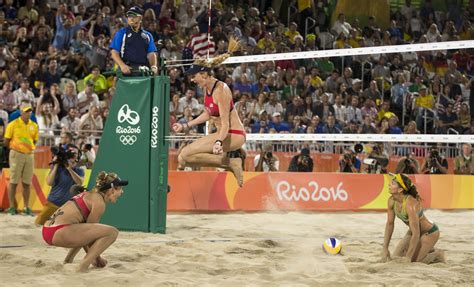 kerri walsh jennings april ross win bronze in women s beach volleyball chicago tribune