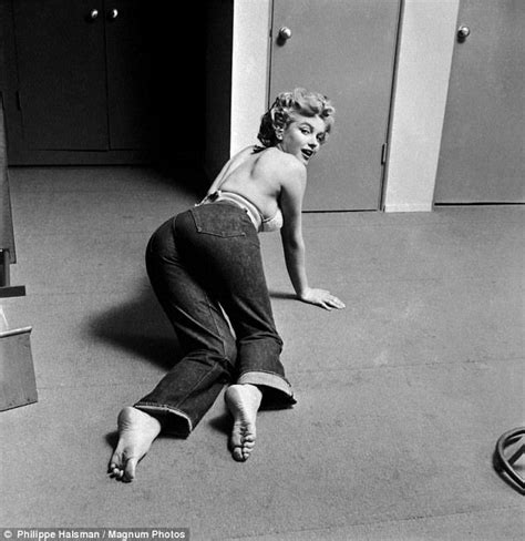 Rarely Seen Images Show Marilyn Monroe Working Out At Home Marilyn