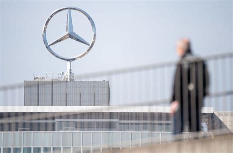Coronakrise Trifft Daimler Stuttgarter Autobauer K Ndigt Kurzarbeit An