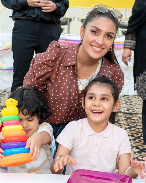 Ayeza Khan Had A Day Out With Kids Reviewitpk