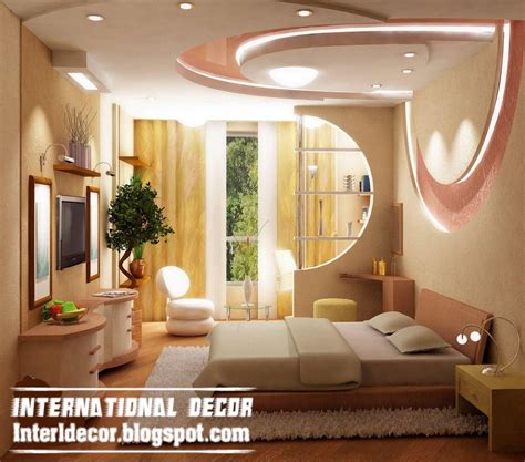 The false ceiling and the wall, the creative thng in this false ceiling design for bedroom is the ceiling lighting, this type of ceiling lighting is called hidden lighting or back light, you can make it by installing the lighting sources between the false ceiling layers, that makes this amazing glow into the bedroom. Modern pop false ceiling designs for bedroom interior ...