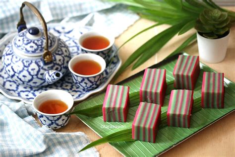 Kuih ini terdiri dari beberapa lapisan dan boleh didapati dalam berbagai warna. Kuih Lapis ~ Resepi Terbaik