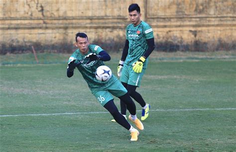Bùi tấn trường (sinh ngày 19 tháng 2 năm 1986) là một cầu thủ bóng đá chuyên nghiệp người việt nam hiện đang thi đấu ở vị trí thủ môn cho câu lạc bộ hà nội và đội tuyển bóng đá quốc gia việt nam Đội tuyển Việt Nam và cơ hội cho Bùi Tấn Trường | Tin tức ...