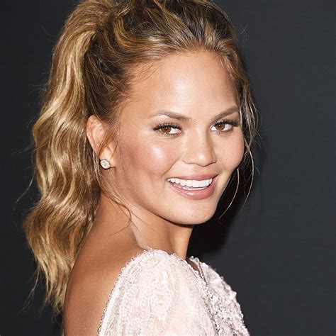 7 Easy Hairstyles That Make Your Face Look Slimmer