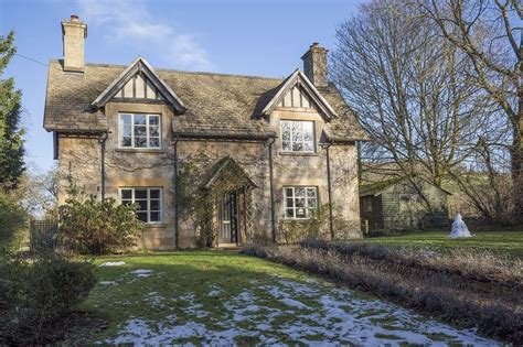 This fabulous cotswold cottage is nestled on the edge of the forest of dean in an elevated position you can get more detailed information about the cottage, including room sizes and layout from our. Sudeley Guest Cottage; Sudeley Castle, Cotswolds - Sleeps ...
