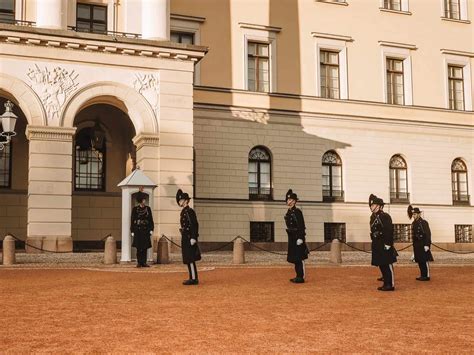 How To See The Oslo Royal Palace Changing Of The Guard Ceremony For Free