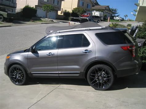 Ford Explorer Custom Wheels Falken Rt 7m 22x Et Tire Size X R22 X Et