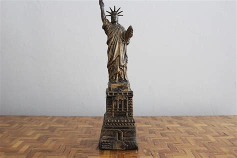 Where To Get Cheap Statue Of Liberty Souvenir Statues Touristsecrets