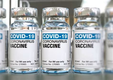 Pfizer's vaccine also requires two shots to be given three weeks apart before significant protection kicks in. Quali sono le differenze nei vaccini di Astrazeneca ...