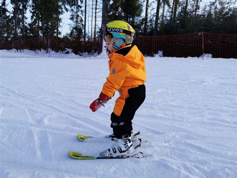 Jak nauczyć dziecko jazdy na nartach Mini poradnik małego narciarza