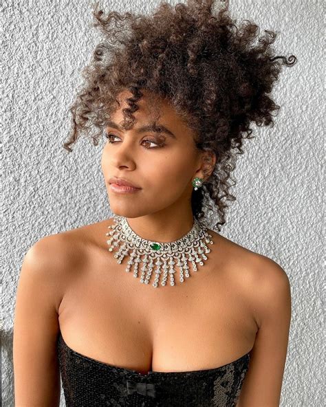 Zazie Beetz Cleavage 1080x1349