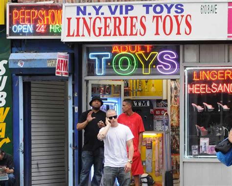 Your First Sex Shop Shopping Trip Helpful Tips For Men The Urban Dater