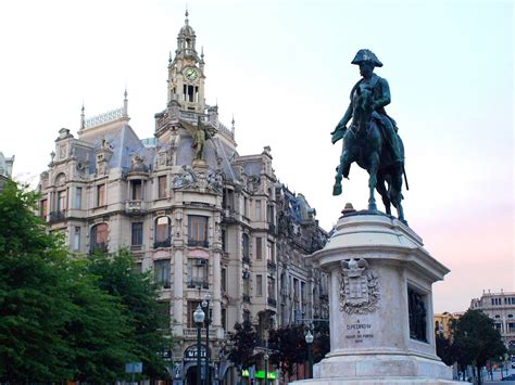 Praça da Liberdade | Estuary, Landmarks, Portuguese