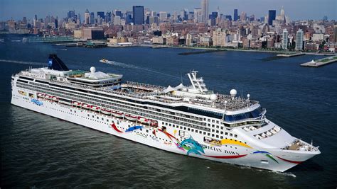 Norwegian Cruise Line Ship Runs Aground In Bermuda