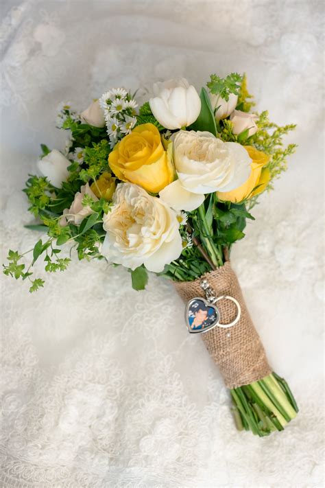 Hawaii Wedding Bridal Bouquet Flowers Watanabe Floral Photography