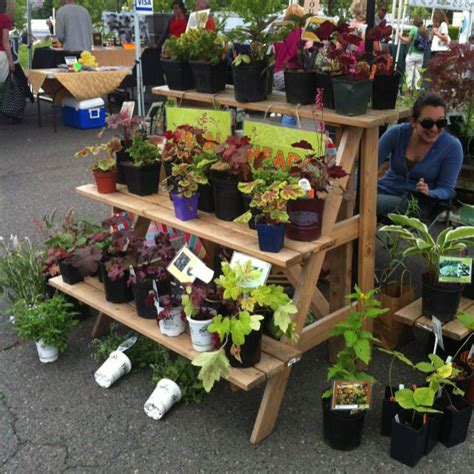 Pin By Molly Sadowsky On Merchandising Farmers Market Display Flower
