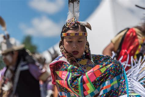 Les Enfants Autochtones Du Canada Humanium