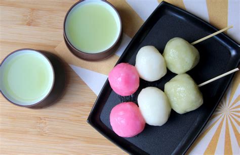 This Tricolor Japanese Dango Goes Well With Afternoon Tea Recipe Sweet Dumplings Japanese