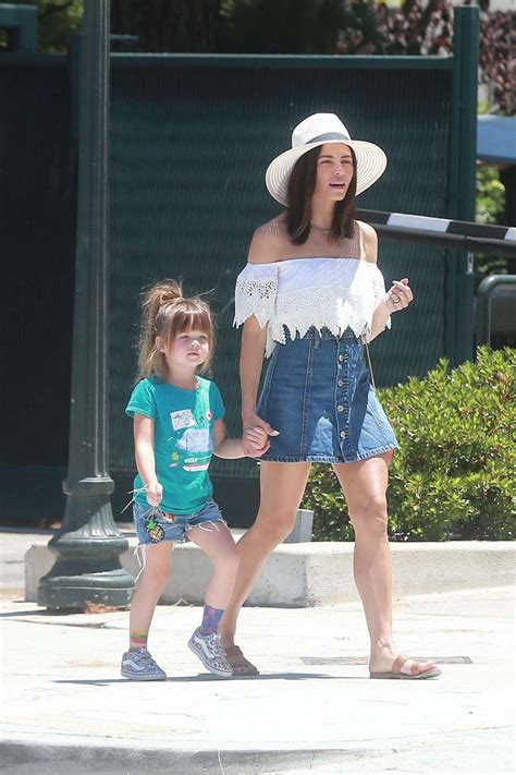 Jenna Dewan Tatum With Daughter Everly At The Farmers Market 18 Gotceleb