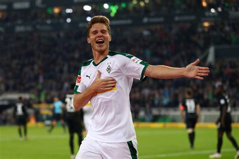 Nico elvedi ist ein aussergewöhnlicher schweizer fussballer. Aktuelles über Borussia Mönchengladbach: 3:1! Borussia schlägt Eintracht Frankfurt