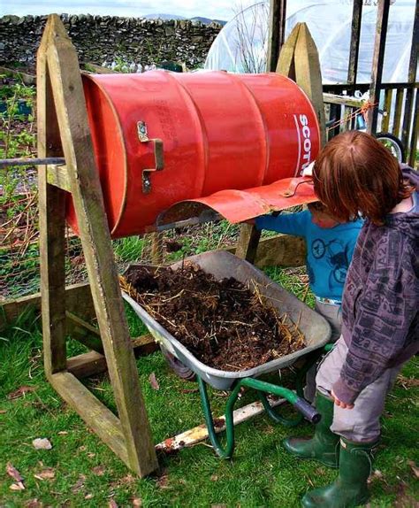 13 Homemade Compost Tumblers For Your DIY Composting Project Diy
