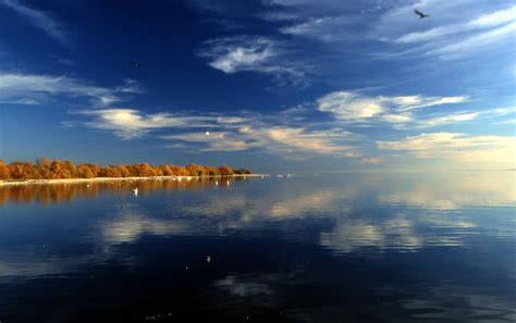 File:Salton Sea Reflection.jpg - Wikimedia Commons