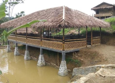 Dari berbagai bentuk seni konstruksi bangunannya cukup unik. Populer 47+ Desain Rumah Makan Saung Bambu
