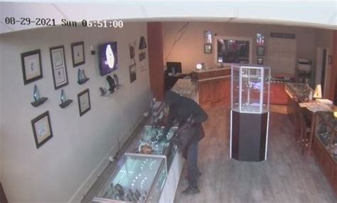 Conway Store Owner Adding Extra Security After Thief Steals Thousands In Jewelry 208grill