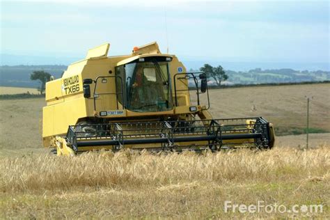 Combine Harvester pictures, free use image, 07-28-3 by FreeFoto.com