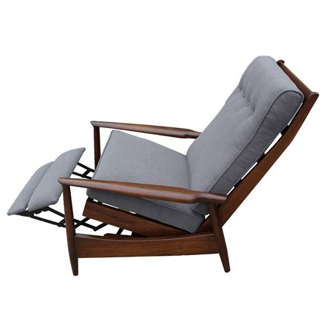 Gault retro reclining 29 lounge chair orren ellis fabric: Scandinavian Reclining Lounge Chair at 1stdibs