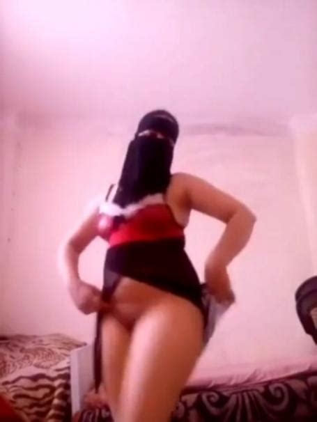 مصري سمر المنقبة تستعرض جسمها الحذاب ج1