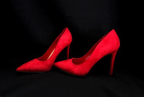 무료 이미지 그래픽 하이힐 빨간 의류 족쇄 에로틱 한 섹시한 절 젊은 여성 여성 신발 단락 높은 굽 신발