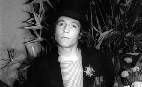 Fiabe amare di un cantastorie. #AccaddeOggi: 2 giugno 1981, Rino Gaetano muore in un ...